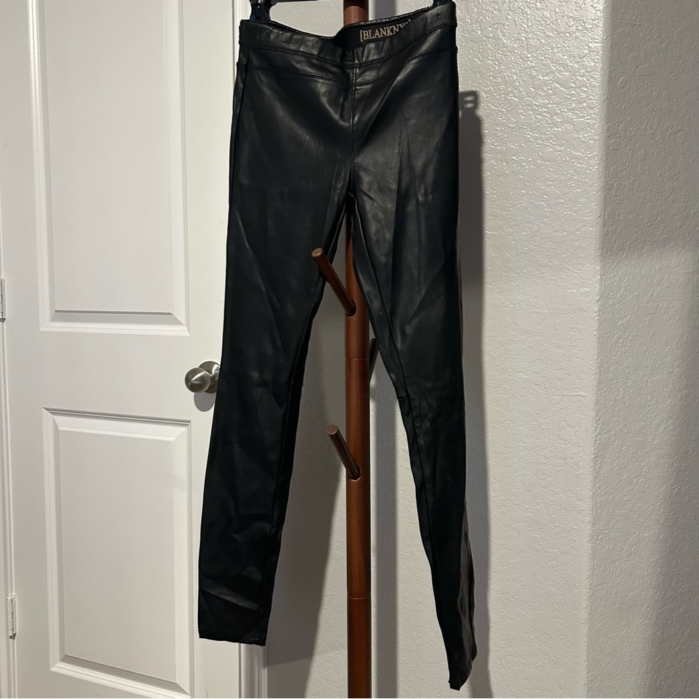 W BlankNYC Black Faux Leather Skinny Leggings Size 26 |C23